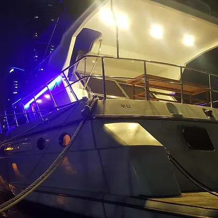 Marine City Club Yacht Stay